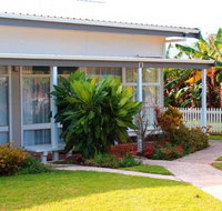 Hibiscus Crown - Sunshine Coast Tourism