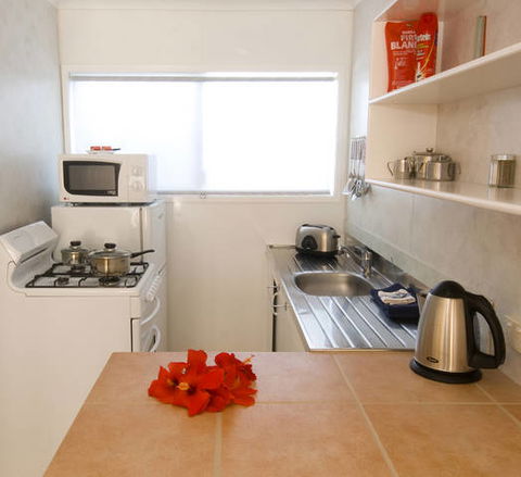 Hibiscus Crown - Holiday Sunshine Coast 2