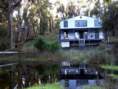 Hidden Grove Retreat - Sunshine Coast Tourism 0
