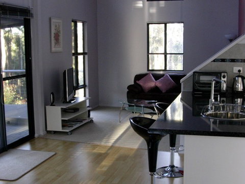 Hidden Grove Retreat - Sunshine Coast Tourism 1