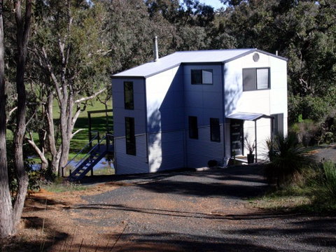 Hidden Grove Retreat - Sunshine Coast Tourism 3