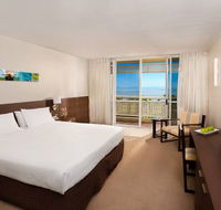 Holiday Inn Cairns Harbourside - Sunshine Coast Tourism