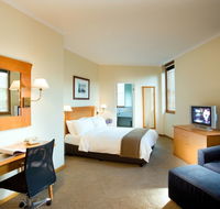 Holiday Inn Old Sydney - Holiday Sunshine Coast