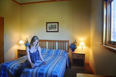 Hotel Victoria - Sunshine Coast Tourism 1