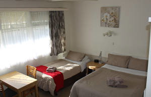 Kaniva Midway Motel - Sunshine Coast Tourism 5
