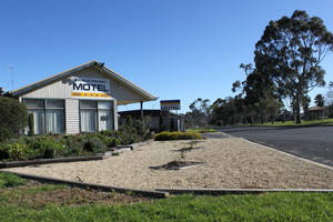 Kaniva Midway Motel - Sunshine Coast Tourism 7