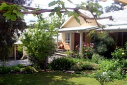 Kemeys Mountain Hideaway - Sunshine Coast Tourism 0