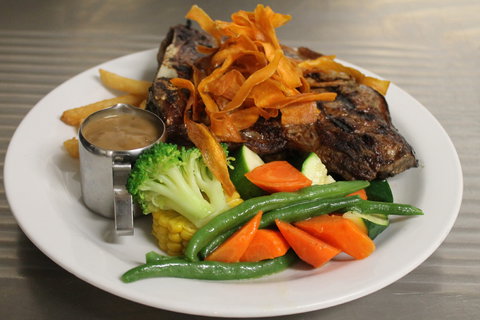 Kings Motor Inn & Steakhouse - Holiday Sunshine Coast 1