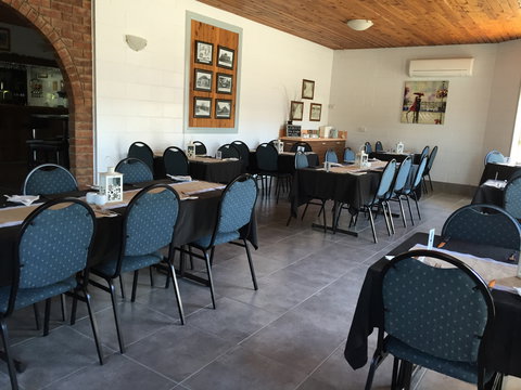 Kings Motor Inn & Steakhouse - Holiday Sunshine Coast 2