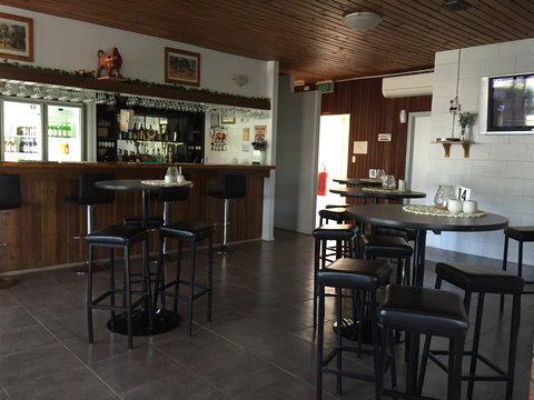 Kings Motor Inn & Steakhouse - Holiday Sunshine Coast 3