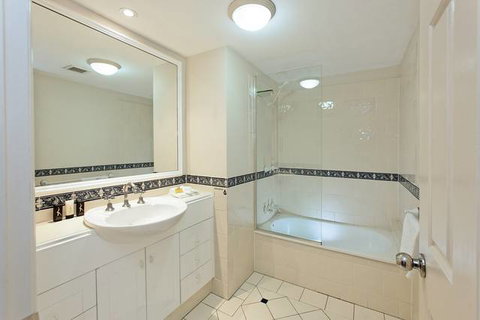 La Grande Luxury Apartments - Sunshine Coast Tourism 1