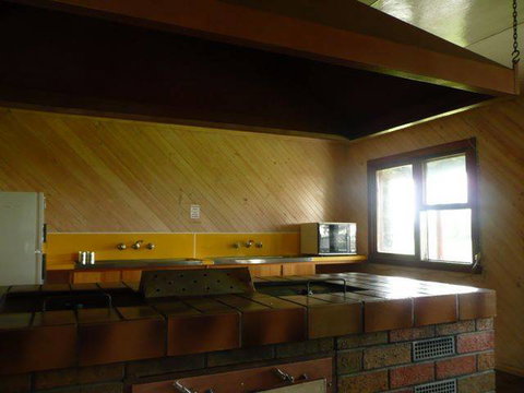 Lake Burrumbeet Caravan Park - Sunshine Coast Tourism 2