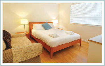 Lakeside Studio - Sunshine Coast Tourism 0