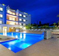 Lakeside Waterfront Apartment 18 - Holiday Sunshine Coast