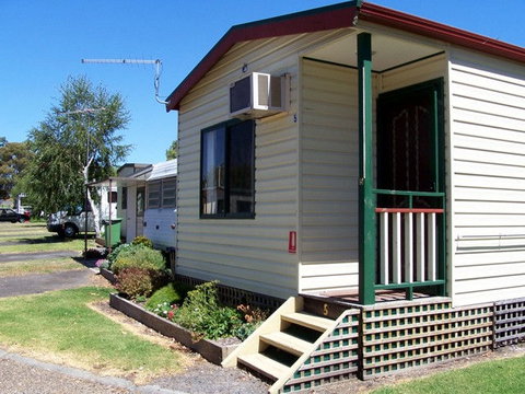 Leongatha Apex Caravan Park - Sunshine Coast Tourism 3