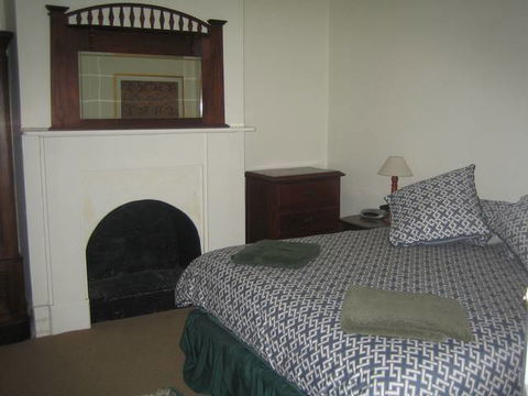 Limestone View (Naracoorte Cottages) - Sunshine Coast Tourism 1