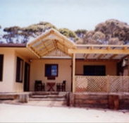 Lovering's Beach Houses - D'Estrees Bay - Sunshine Coast Tourism