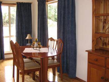 Macburn Self Contained Cottages, Dog Friendly - Holiday Sunshine Coast 1