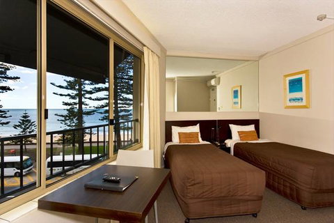 Manly Paradise Motel - Sunshine Coast Tourism 2
