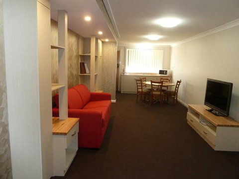 McNevins Tamworth Motel - Sunshine Coast Tourism 0