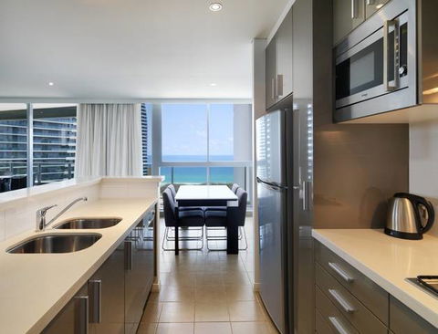 Meriton Serviced Apartments - Broadbeach - Sunshine Coast Tourism 1