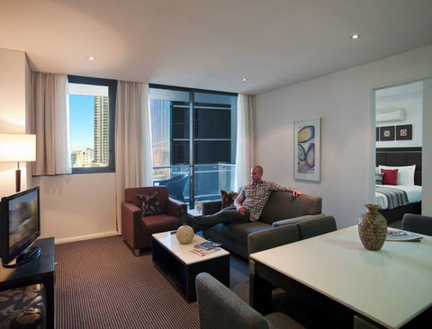 Meriton Serviced Apartments - Campbell Street - Holiday Sunshine Coast 1