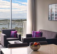 Meriton Serviced Apartments - Southport - Holiday Sunshine Coast