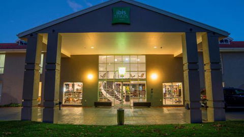 Ibis Styles Canberra - Sunshine Coast Tourism 6