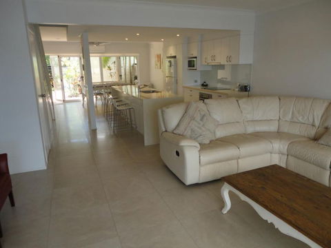 Noosa Entrance Waterfront Resort - Holiday Sunshine Coast 3