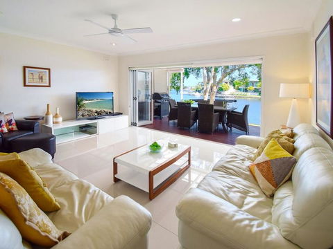 Noosa Entrance Waterfront Resort - Holiday Sunshine Coast 5