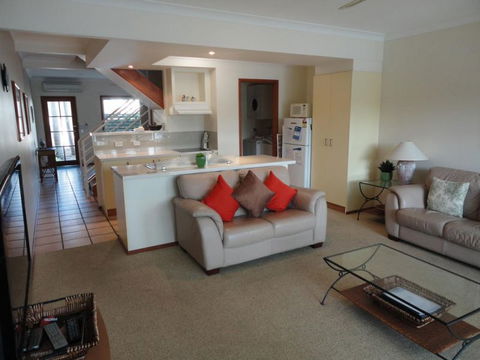 Noosa Entrance Waterfront Resort - Holiday Sunshine Coast 8