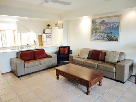 Noosa Entrance Waterfront Resort - Holiday Sunshine Coast 9