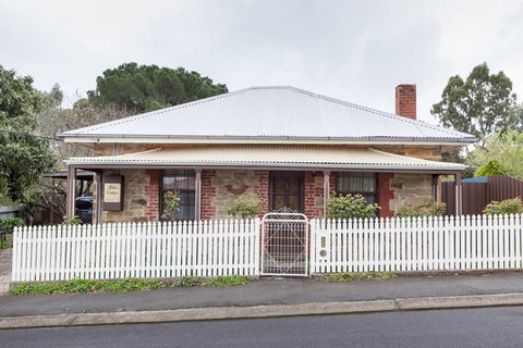 Millies Cottage - Sunshine Coast Tourism 1