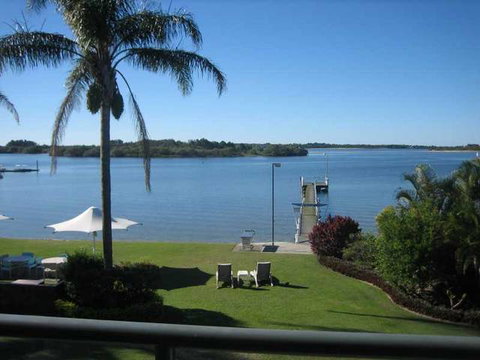 Moby Dick Waterfront Motel - Sunshine Coast Tourism 1