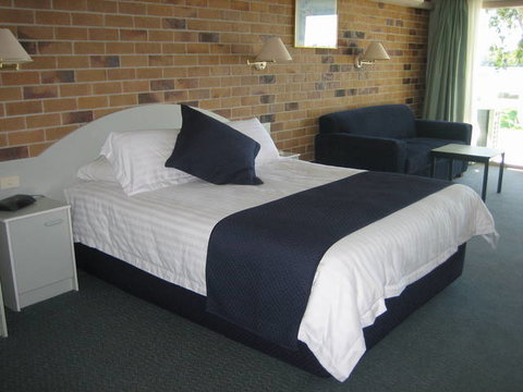 Moby Dick Waterfront Motel - Sunshine Coast Tourism 2