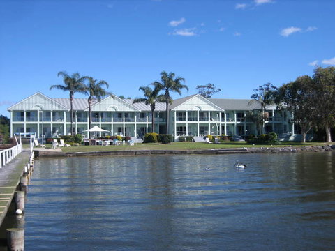 Moby Dick Waterfront Motel - Sunshine Coast Tourism 5