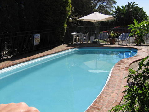 Newcastle Heights Motel - Sunshine Coast Tourism 1