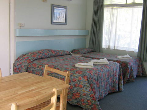 Newcastle Heights Motel - Sunshine Coast Tourism 2