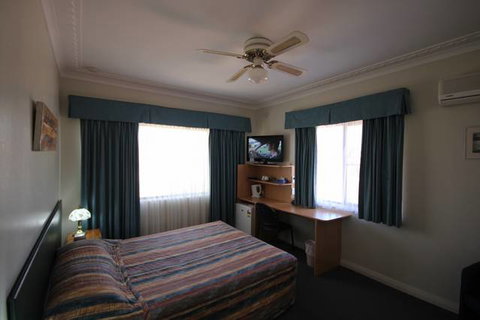 Normandie Inn & Function Centre - Holiday Sunshine Coast 1