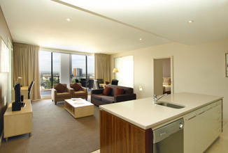 Oaks Embassy Hotel - Sunshine Coast Tourism 3