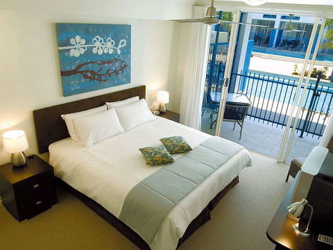 Oaks Lagoons - Sunshine Coast Tourism 0