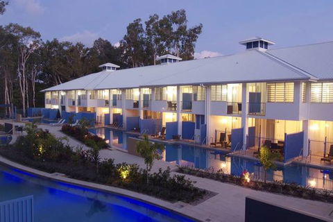 Oaks Lagoons - Sunshine Coast Tourism 4