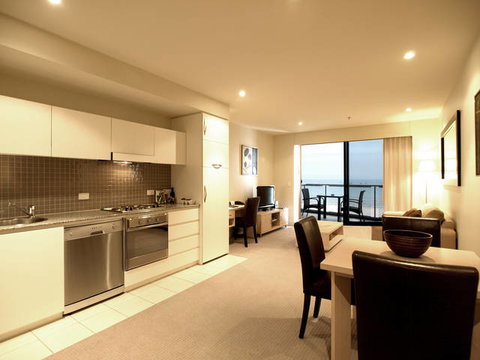 Oaks Plaza Pier - Sunshine Coast Tourism 0