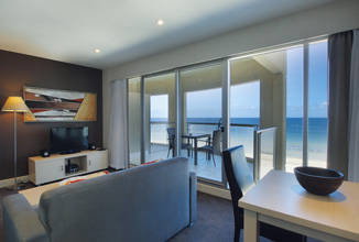 Oaks Plaza Pier - Sunshine Coast Tourism 1