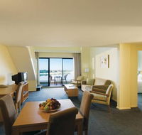 Oaks Waterfront Resort - Holiday Sunshine Coast