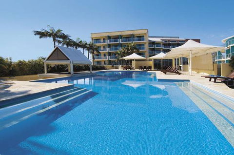 Oaks Waterfront Resort - Holiday Sunshine Coast 1
