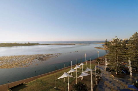 Oaks Waterfront Resort - Holiday Sunshine Coast 4