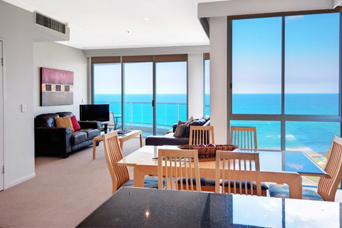 Pacific Views Resort - Main Beach - Holiday Sunshine Coast 0