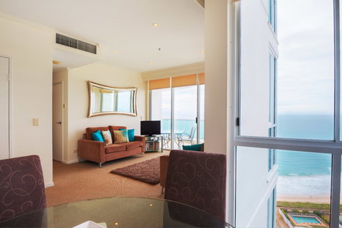 Pacific Views Resort - Main Beach - Holiday Sunshine Coast 1