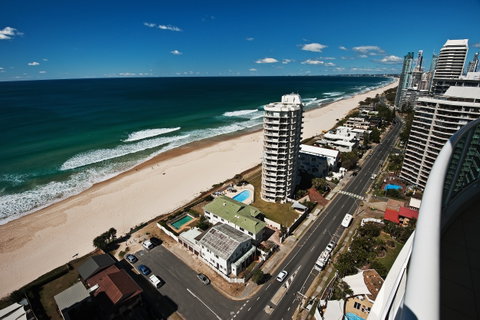 Pacific Views Resort - Main Beach - Holiday Sunshine Coast 4